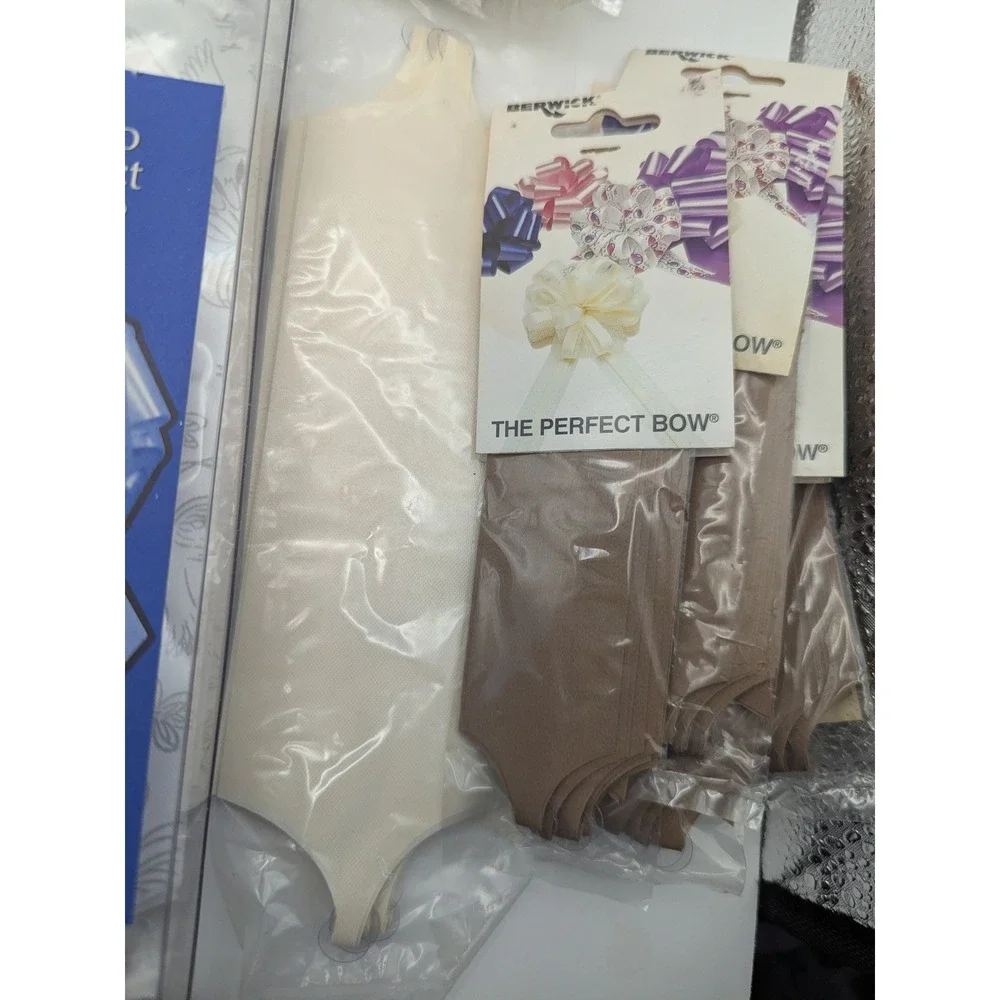 Vtg New Berwick The Perfect Bow Lot Various Sizes Colors and Designs Old Stock‎